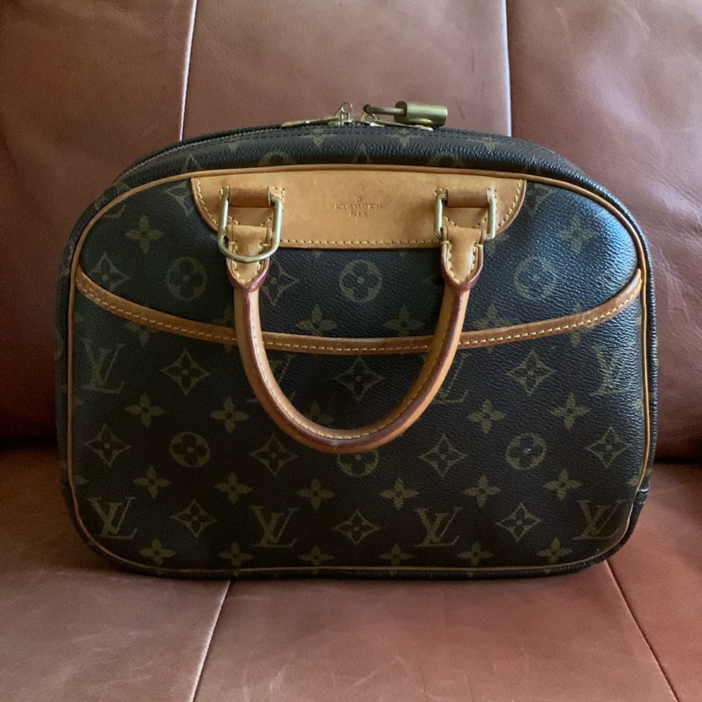 🔥🔥Absolutely Gorgeous Authentic Louis Vuitton Trouville handbag 👜 🔥🔥
